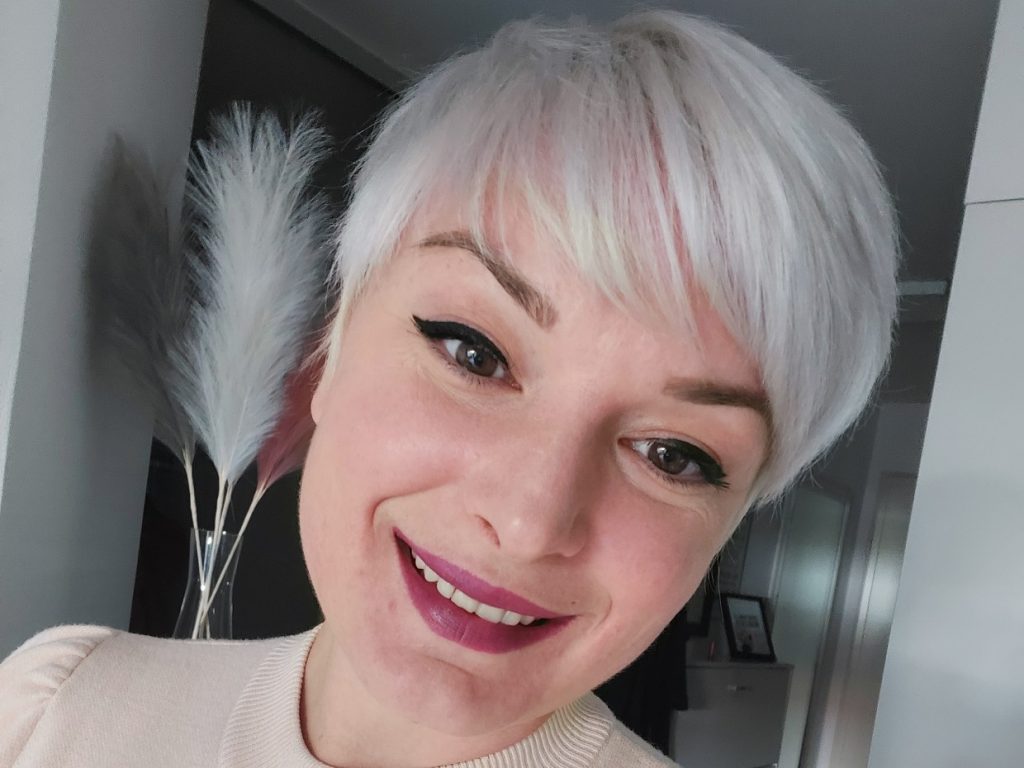 Aleksandra Vasiljevic - lezec potret